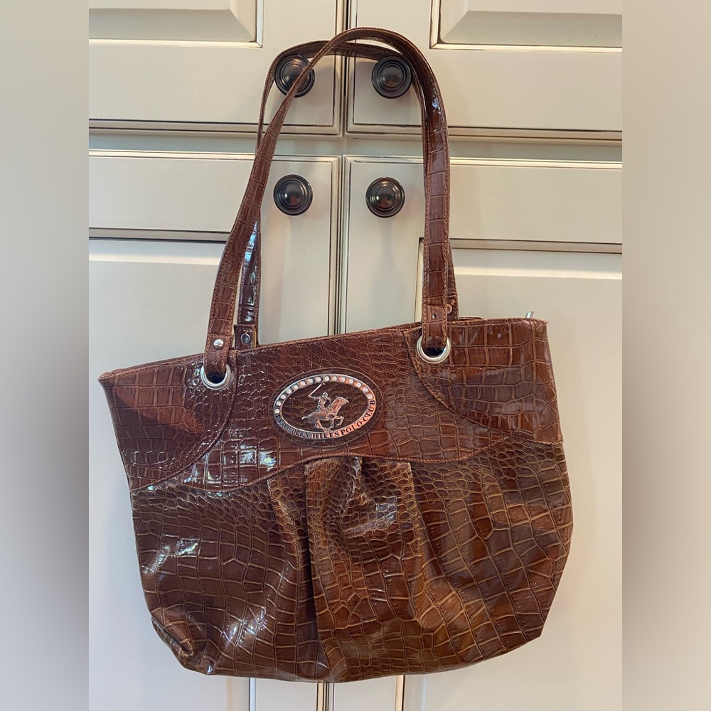 Berverly Hills Polo Club
Elegant Brown Crocodile-Embossed Tote Bag
